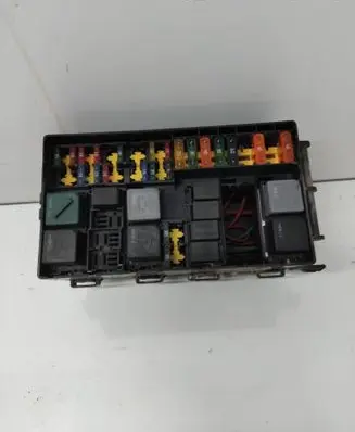 Ford Focus Fuse module 518276100 2M5T14A067BB