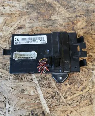 Renault Trafic II (X83) Comfort/convenience module 28118865