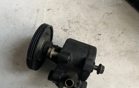 Renault Scenic I Power steering pump 26046186 7700840106 7700840801B