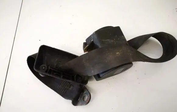 Middle seatbelt (rear)
