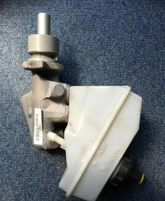 Renault Kangoo I Master brake cylinder 8200058190
