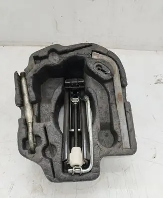 Volkswagen Fox Tool set 5Z0012115