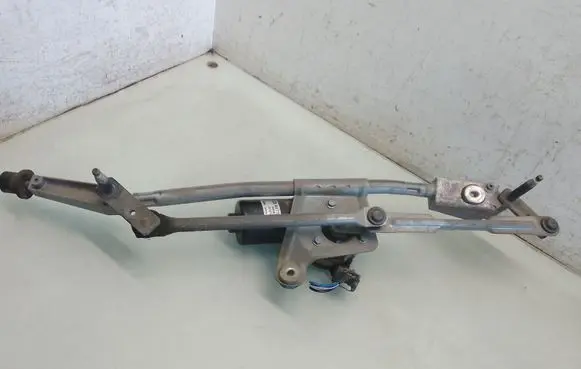 Volvo S60 Front wiper linkage and motor 182395