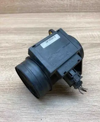 Volkswagen Golf III Mass air flow meter 71822151