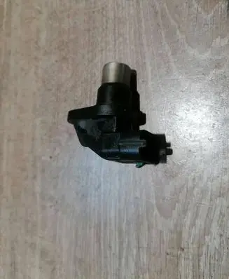 Volvo V70 Camshaft position sensor 8631533 0232103033