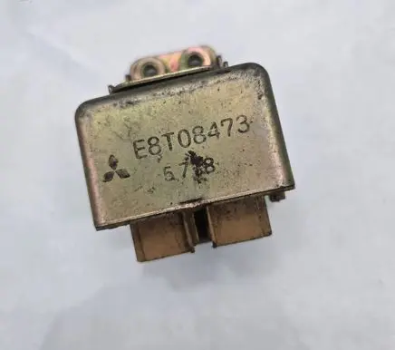 Mitsubishi Carisma Other relay E8T08473 5738