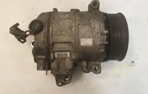 Land Rover Discovery 3 - LR3 Air conditioning (A/C) compressor (pump) 8H2219D623CA