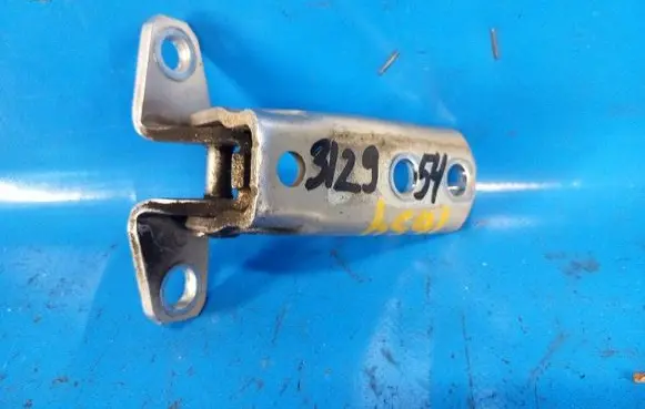 Mitsubishi Outlander Front door lower hinge 5702A006