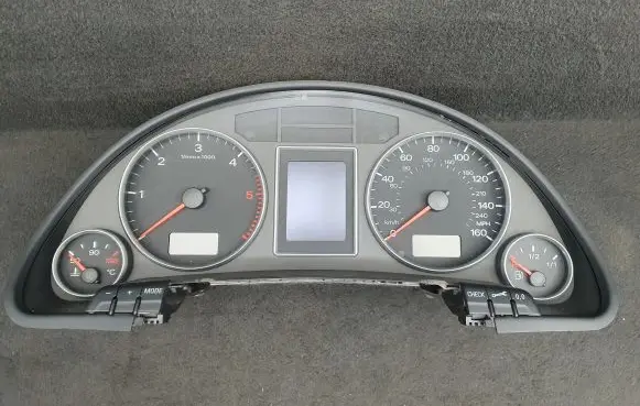 Audi A4 S4 B7 8E 8H Speedometer (instrument cluster) 8E0920951L RB8