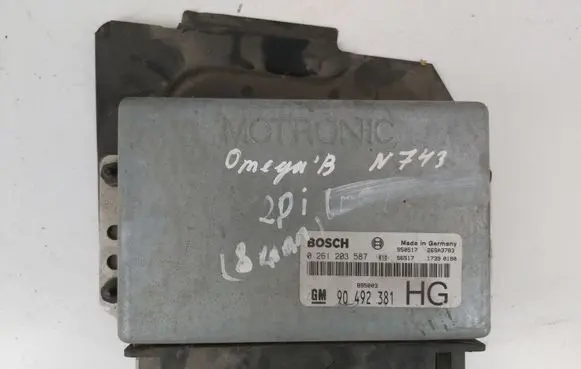 Opel Omega B1 Engine control unit/module ECU 0261203587 90492381
