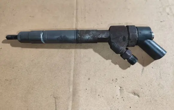 Fuel injector