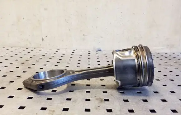 Audi Q7 4L Piston with connecting rod 059AA