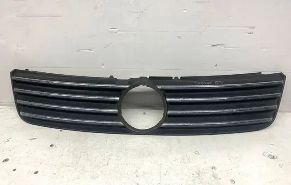 Volkswagen PASSAT B5 Front bumper upper radiator grill 3BD853651