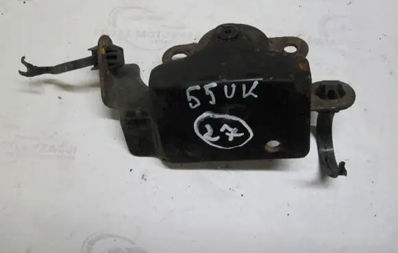 Nissan Qashqai Fender mounting bracket