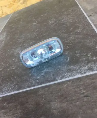 Front fender indicator light