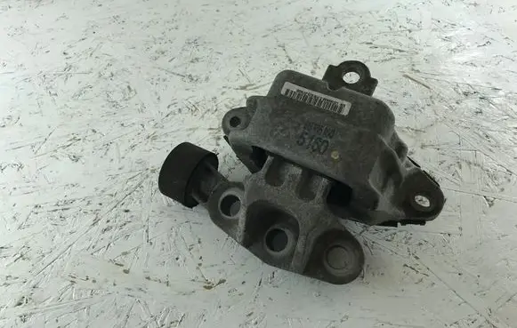 Opel Mokka Engine mount bracket 95135160