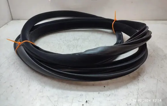 Volvo V70 Front door rubber seal 