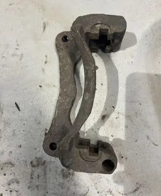 Mitsubishi Pajero Front Brake Caliper Pad/Carrier 