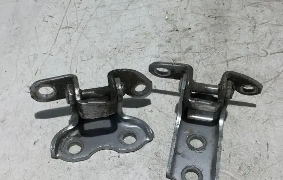 Toyota Yaris Front door hinge set 