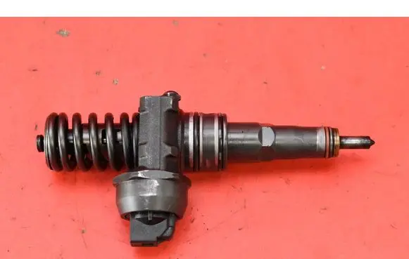 Skoda Fabia Mk2 (5J) Fuel injector 038130073AG