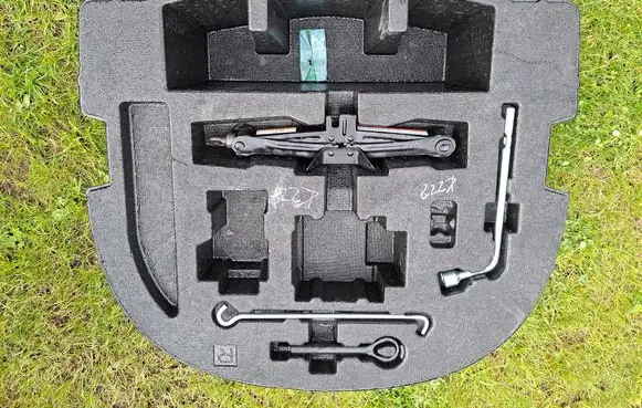 Lexus ES 250 - 300 - 330 Glove box 6477933300