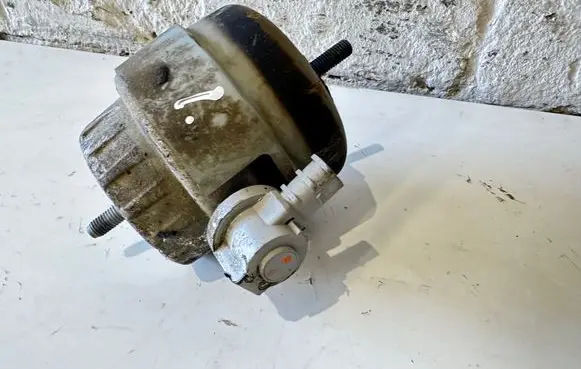 Audi A6 S6 C6 4F Engine mount bracket