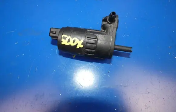 Fiat 500X Windscreen/windshield washer pump D283128