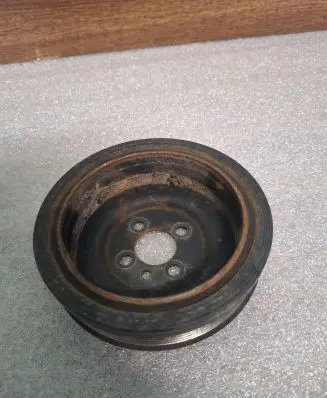 Volkswagen PASSAT B6 Crankshaft pulley 03G105243