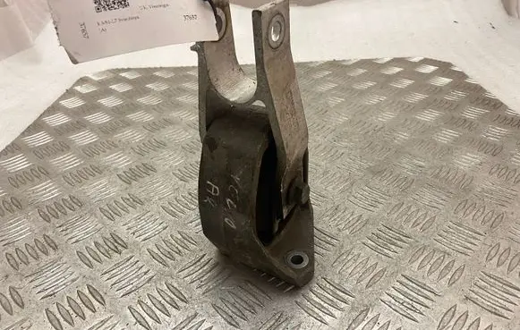 Volvo XC90 Engine mount bracket 31339953