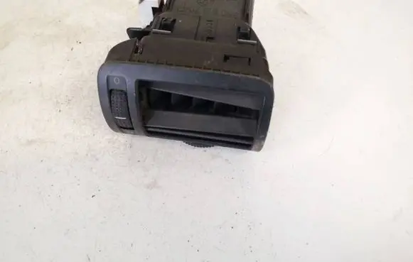 Volkswagen PASSAT B5 Dash center air vent grill 3b0819704a