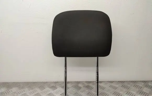 Volkswagen PASSAT B7 Front seat headrest 