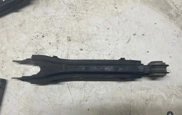 Mercedes-Benz C W204 Rear control arm A2043521288