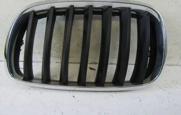 BMW X5 E70 Front bumper upper radiator grill 7185223