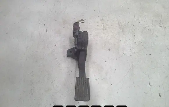 Mitsubishi Colt Accelerator throttle pedal 955214