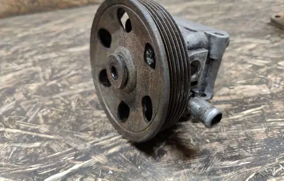 Maserati Coupe Power steering pump 7611332127