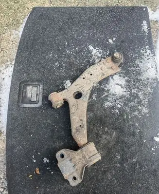 Ford Focus Front lower control arm/wishbone