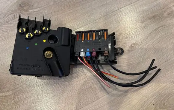 Mercedes-Benz E W211 Fuse module A2115461341 2115461341