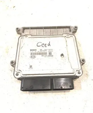 KIA Ceed Engine control unit/module 391102B520 1039S28423 0261201202