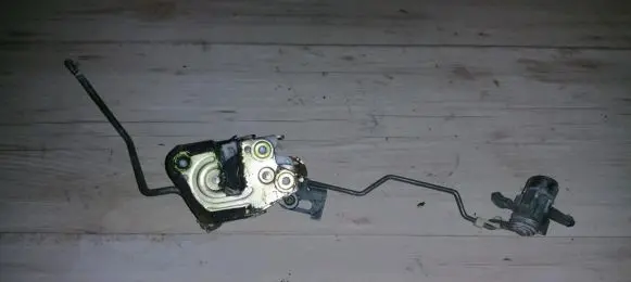 Hyundai Elantra Front door lock