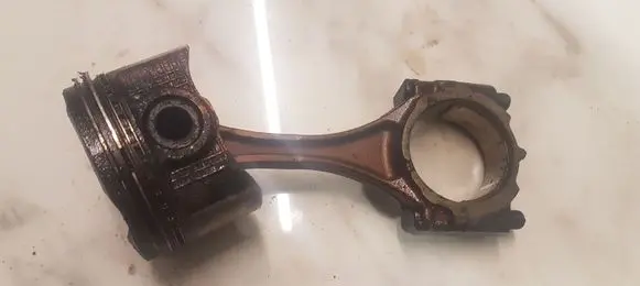 Lexus IS 200-300 Piston with connecting rod