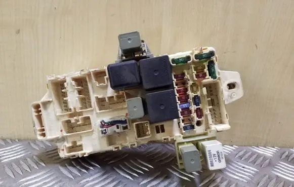 Mitsubishi Space Wagon Fuse module