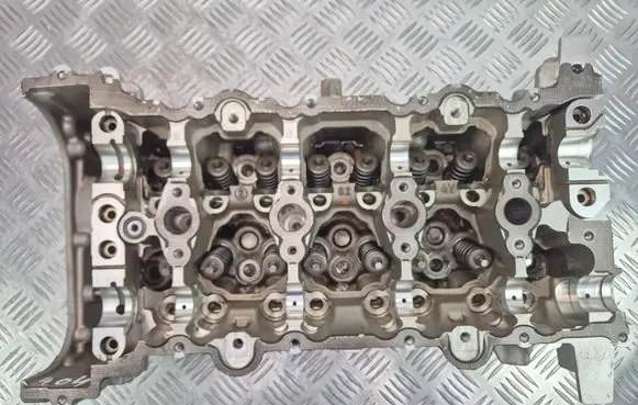 Mercedes-Benz E W213 Engine head R264016