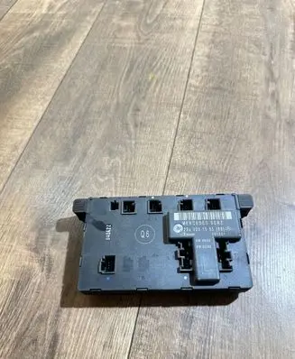 Mercedes-Benz C W203 Door control unit/module 2038201585 351321
