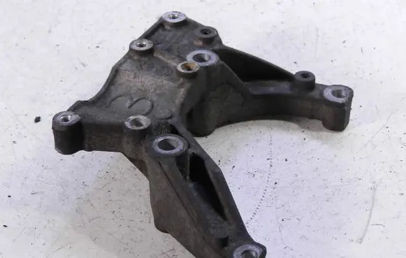 Ford Mondeo MK II Engine mounting bracket 97BB-3K738-AE
