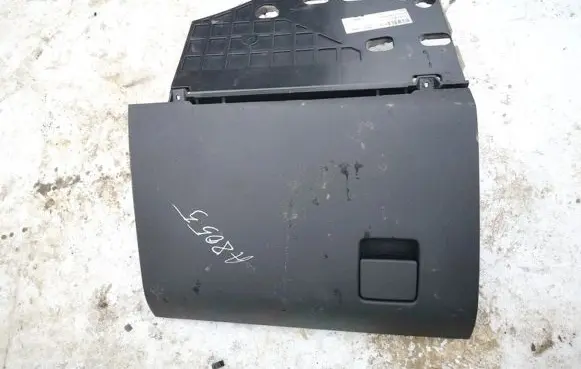 Glove box