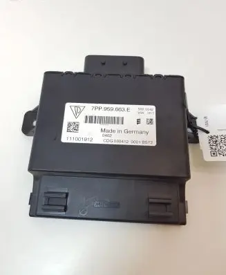 Volkswagen Touareg II Voltage converter/converter module 7PP959663E
