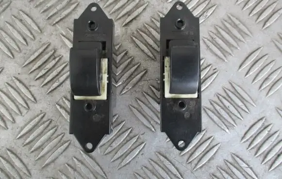 Mitsubishi ASX Electric window control switch 11R587944