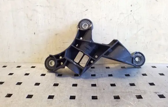 Volkswagen Tiguan Gear shift cable bracket 5N0711789B