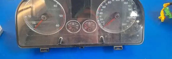 Volkswagen Touran I Speedometer (instrument cluster) 1t0920871a