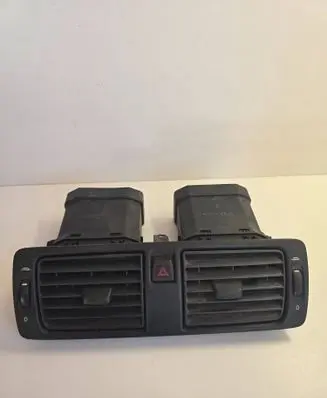 Volvo V50 Dash center air vent grill Y011450